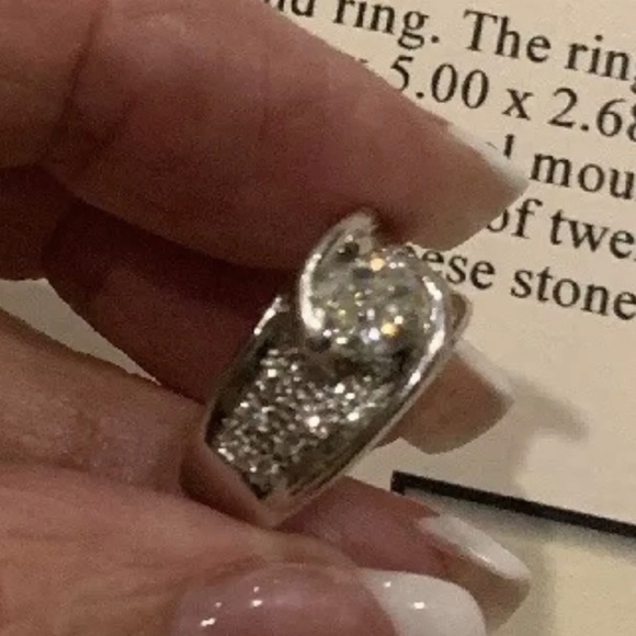 14k Gold Diamond Ring - Picture 5 of 10